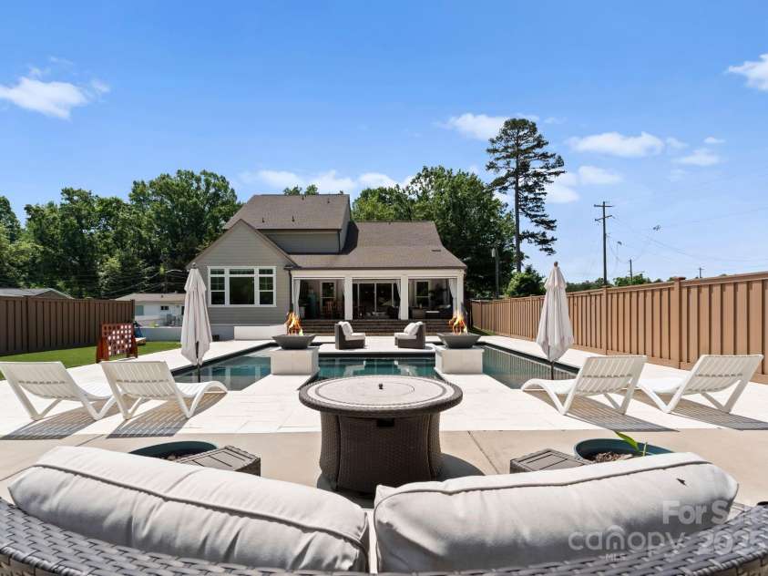 4021 Redwood Avenue, Charlotte, NC 28205.  MLS# CAR4260858, YatesRealty ID 18039. 