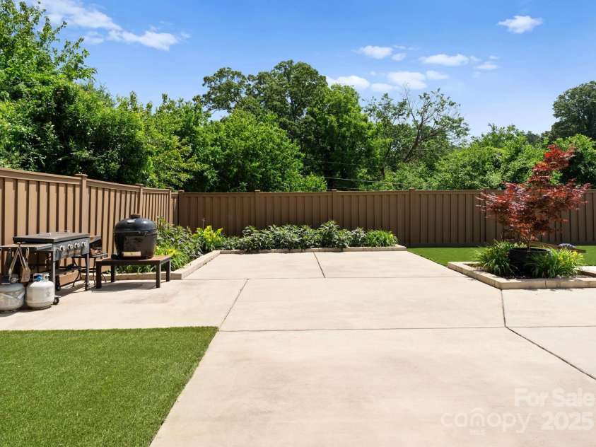 4021 Redwood Avenue, Charlotte, NC 28205.  MLS# CAR4260858, YatesRealty ID 18039. 
