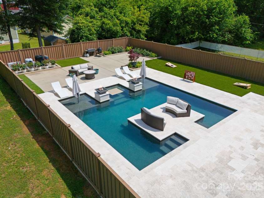 4021 Redwood Avenue, Charlotte, NC 28205.  MLS# CAR4260858, YatesRealty ID 18039. 