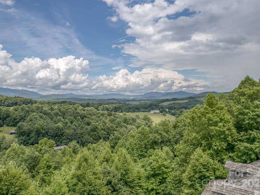184 Dover Lane, Spruce Pine, NC 28777.  MLS# CAR4164816, YatesRealty ID 1804. 