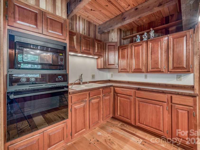 184 Dover Lane, Spruce Pine, NC 28777.  MLS# CAR4164816, YatesRealty ID 1804. 