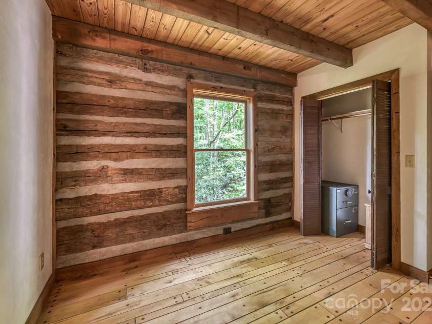 184 Dover Lane, Spruce Pine, NC 28777.  MLS# CAR4164816, YatesRealty ID 1804. 