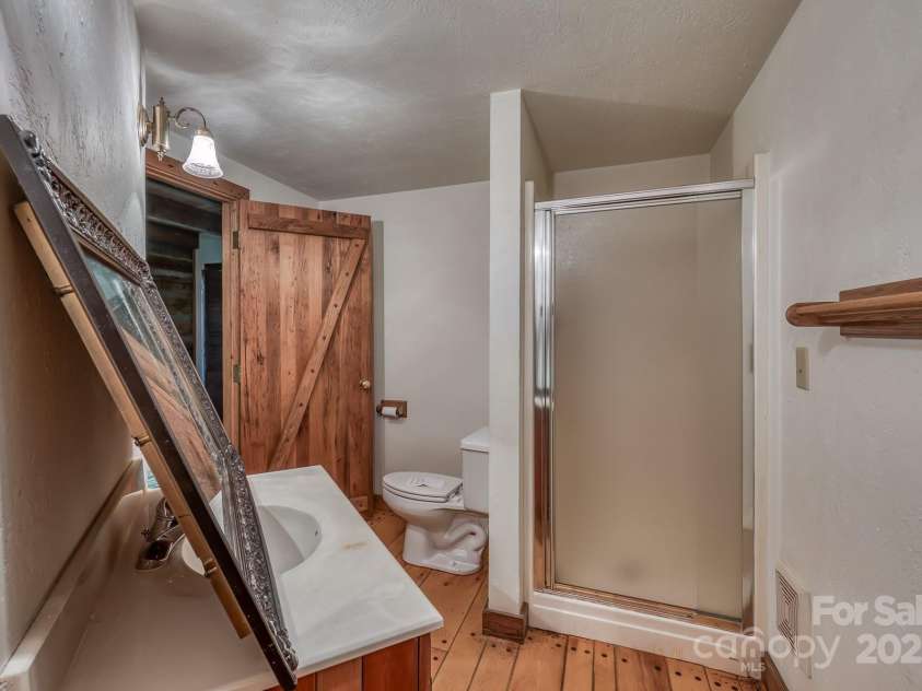 184 Dover Lane, Spruce Pine, NC 28777.  MLS# CAR4164816, YatesRealty ID 1804. 