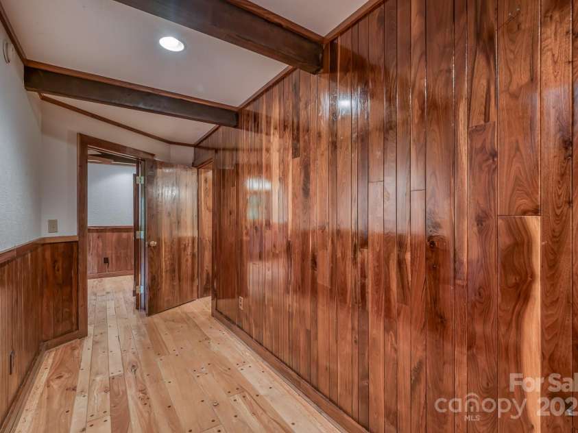 184 Dover Lane, Spruce Pine, NC 28777.  MLS# CAR4164816, YatesRealty ID 1804. 