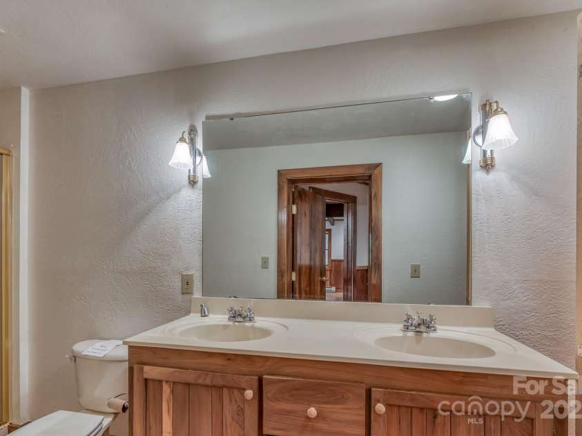 184 Dover Lane, Spruce Pine, NC 28777.  MLS# CAR4164816, YatesRealty ID 1804. 