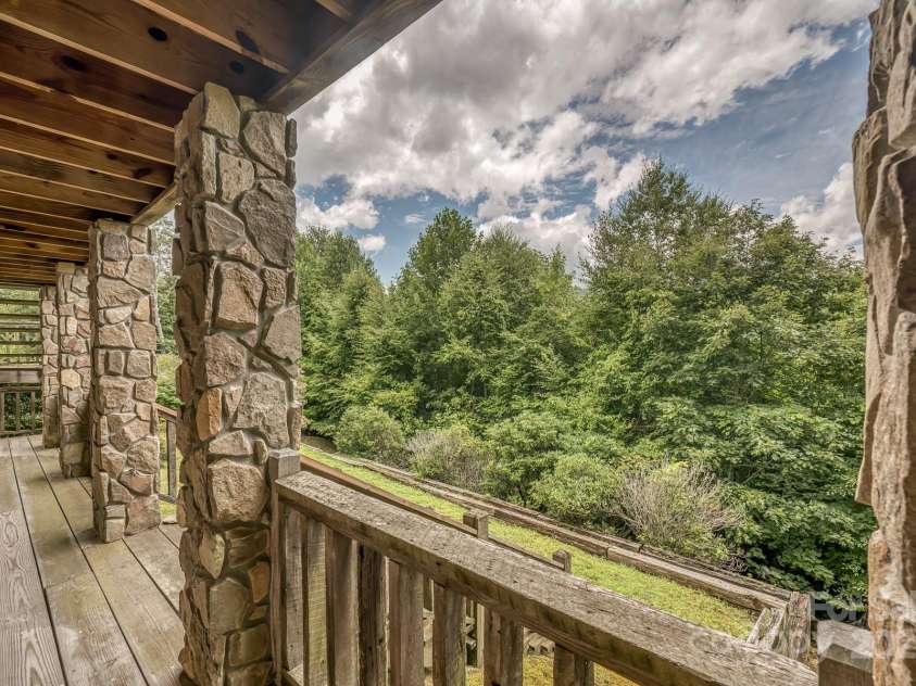 184 Dover Lane, Spruce Pine, NC 28777.  MLS# CAR4164816, YatesRealty ID 1804. 