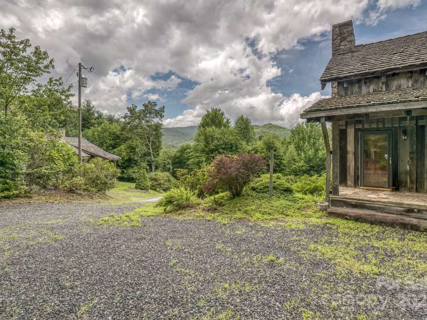 184 Dover Lane, Spruce Pine, NC 28777.  MLS# CAR4164816, YatesRealty ID 1804. 