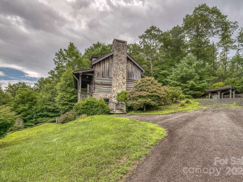 184 Dover Lane, Spruce Pine, NC 28777.  MLS# CAR4164816, YatesRealty ID 1804. Main House