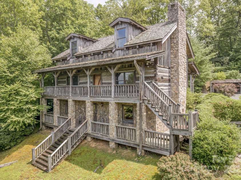184 Dover Lane, Spruce Pine, NC 28777.  MLS# CAR4164816, YatesRealty ID 1804. Main House