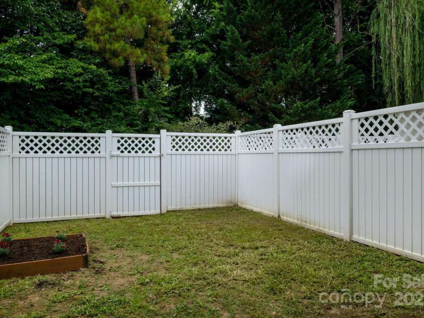 15042 Deshler Court, Charlotte, NC 28273.  MLS# CAR4259327, YatesRealty ID 18040. 