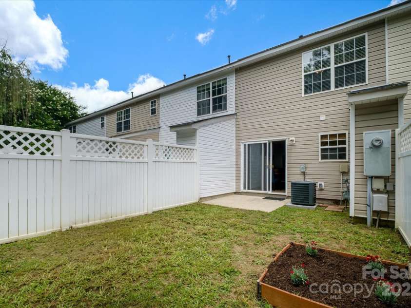 15042 Deshler Court, Charlotte, NC 28273.  MLS# CAR4259327, YatesRealty ID 18040. 
