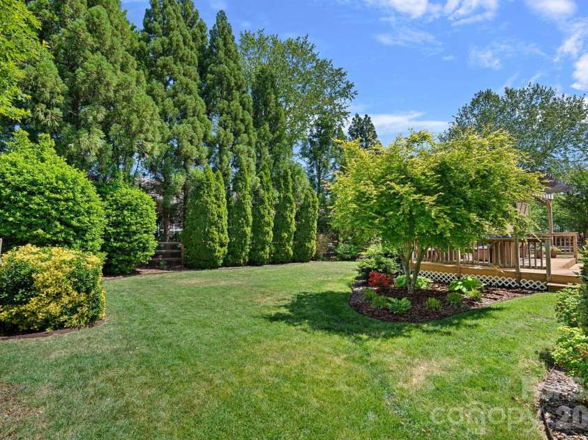 15748 Chipping Drive, Huntersville, NC 28078.  MLS# CAR4369340, YatesRealty ID 18040. 
