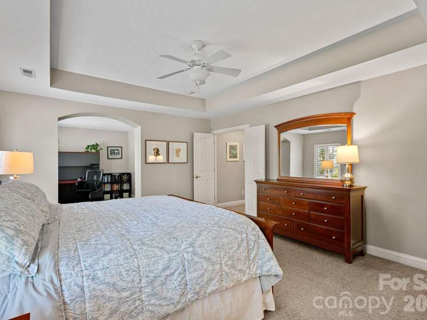 15748 Chipping Drive, Huntersville, NC 28078.  MLS# CAR4369340, YatesRealty ID 18040. 