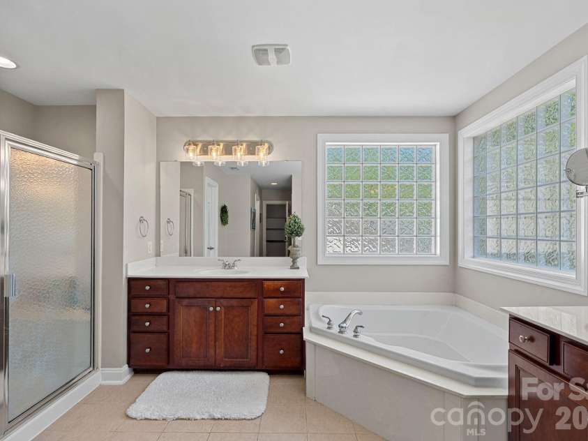 15748 Chipping Drive, Huntersville, NC 28078.  MLS# CAR4369340, YatesRealty ID 18040. 