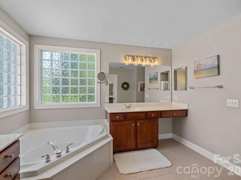 15748 Chipping Drive, Huntersville, NC 28078.  MLS# CAR4369340, YatesRealty ID 18040. 