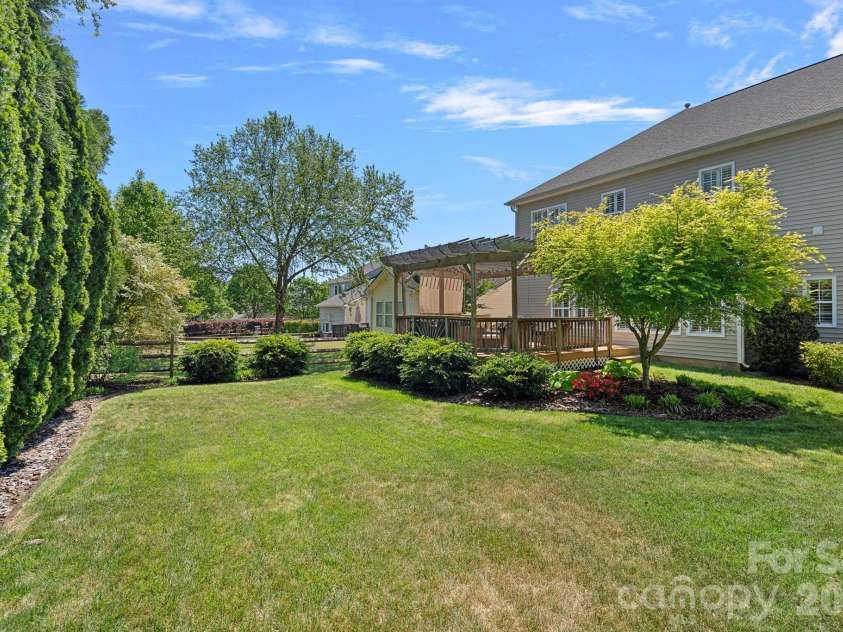 15748 Chipping Drive, Huntersville, NC 28078.  MLS# CAR4369340, YatesRealty ID 18040. 