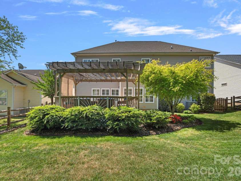 15748 Chipping Drive, Huntersville, NC 28078.  MLS# CAR4369340, YatesRealty ID 18040. 
