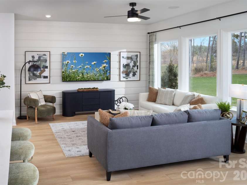 16012 Cloud Nine Court, Matthews, NC 28105.  MLS# CAR4349159, YatesRealty ID 18042. Family room