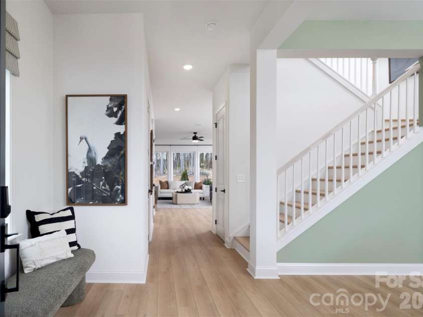 16012 Cloud Nine Court, Matthews, NC 28105.  MLS# CAR4349159, YatesRealty ID 18042. Foyer