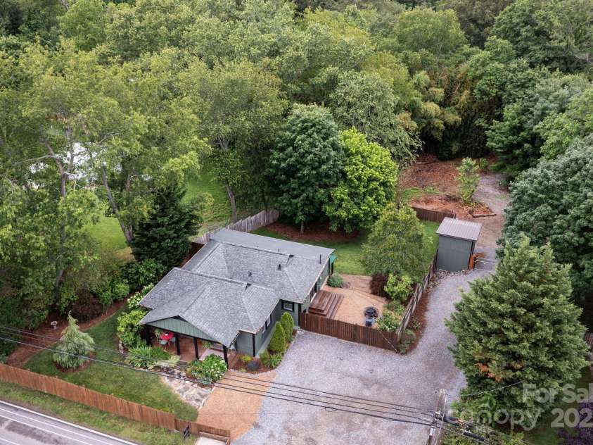 72 Rock Hill Road, Asheville, NC 28803.  MLS# CAR4250298, YatesRealty ID 18042. Great Property tons of space