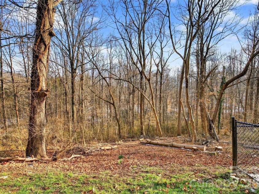 250 Seagle Street, Marion, NC 28752.  MLS# CAR4344177, YatesRealty ID 18043. 