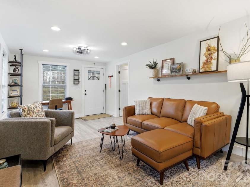 250 Seagle Street, Marion, NC 28752.  MLS# CAR4344177, YatesRealty ID 18043. 
