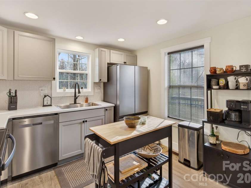 250 Seagle Street, Marion, NC 28752.  MLS# CAR4344177, YatesRealty ID 18043. 