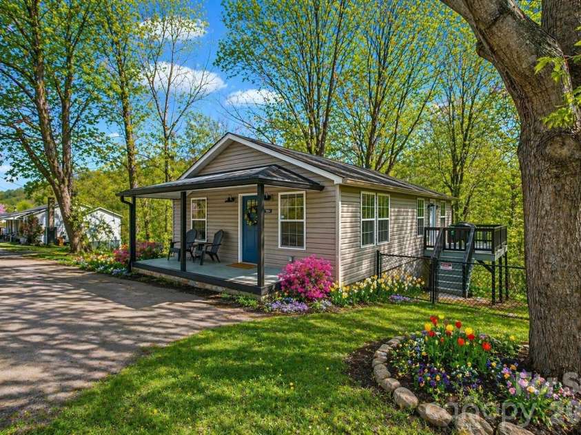 250 Seagle Street, Marion, NC 28752.  MLS# CAR4344177, YatesRealty ID 18043. Virtually Staged
