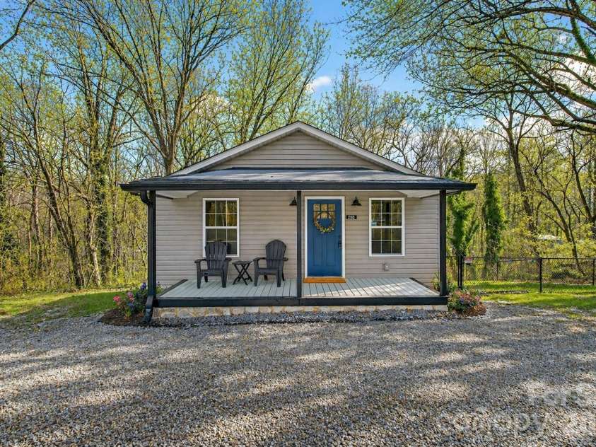 250 Seagle Street, Marion, NC 28752.  MLS# CAR4344177, YatesRealty ID 18043. Virtually staged for spring