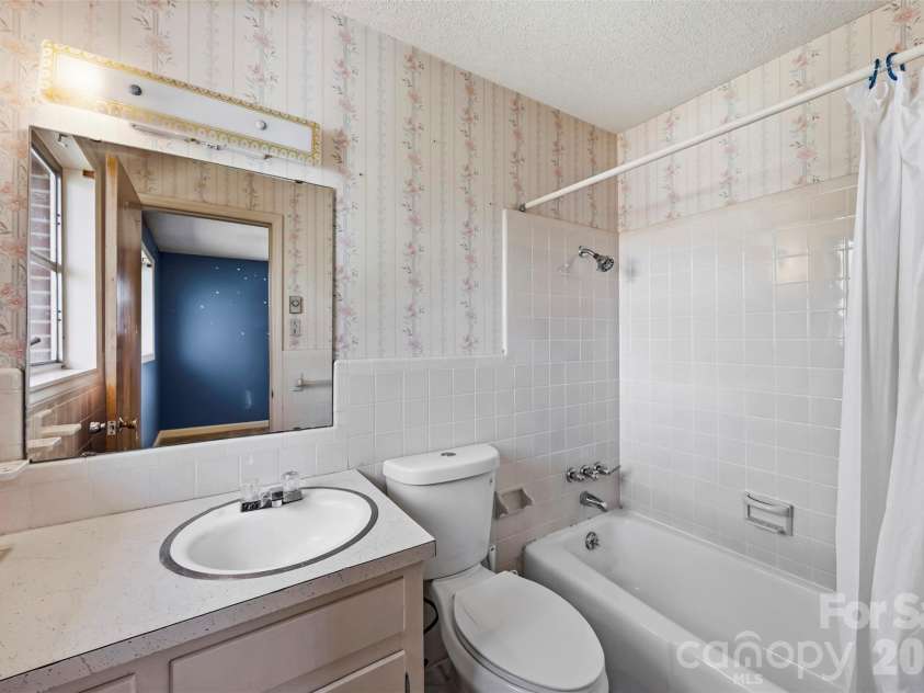 108 Washington Avenue, Bessemer City, NC 28016.  MLS# CAR4346403, YatesRealty ID 18044. 