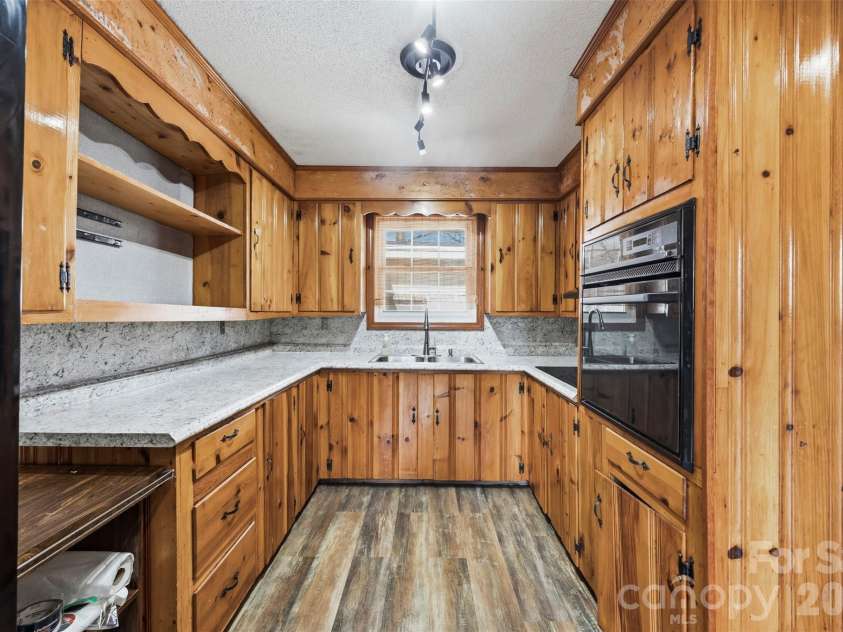 108 Washington Avenue, Bessemer City, NC 28016.  MLS# CAR4346403, YatesRealty ID 18044. 