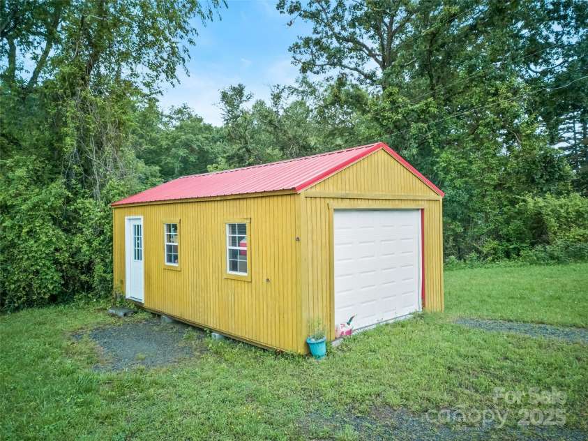 38 Kemp Road, Pisgah Forest, NC 28768.  MLS# CAR4265106, YatesRealty ID 18044. 