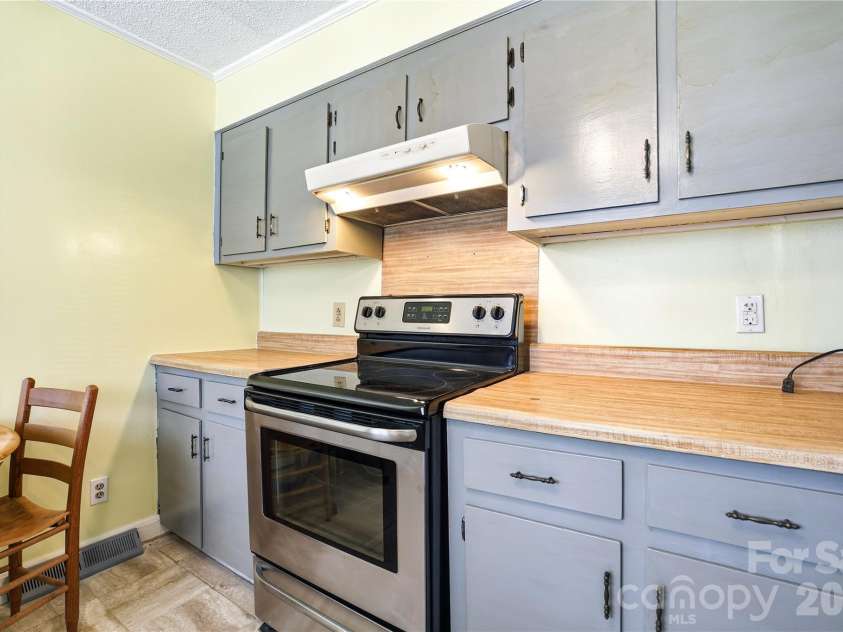 116 Boston Avenue, Bessemer City, NC 28016.  MLS# CAR4319160, YatesRealty ID 18046. 