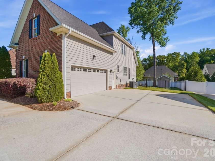 123 Coral Rutledge Drive, Mount Holly, NC 28120.  MLS# CAR4373037, YatesRealty ID 18047. 