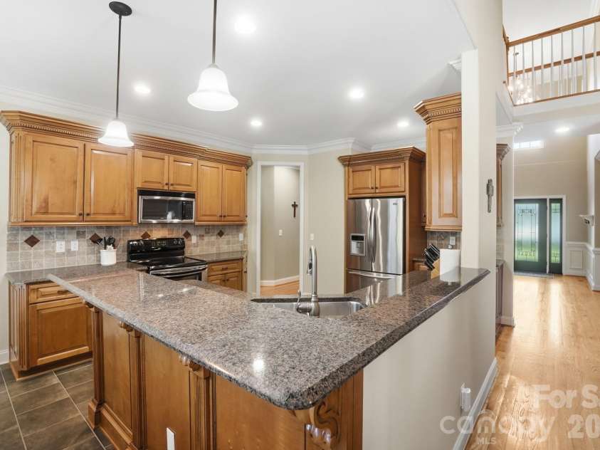 123 Coral Rutledge Drive, Mount Holly, NC 28120.  MLS# CAR4373037, YatesRealty ID 18047. 