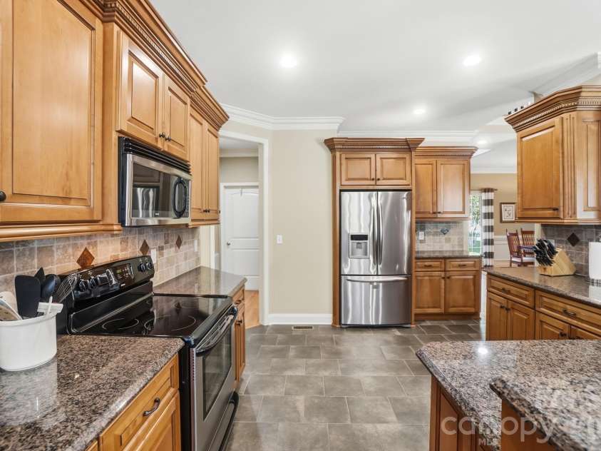 123 Coral Rutledge Drive, Mount Holly, NC 28120.  MLS# CAR4373037, YatesRealty ID 18047. 
