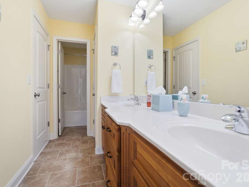 123 Coral Rutledge Drive, Mount Holly, NC 28120.  MLS# CAR4373037, YatesRealty ID 18047. 