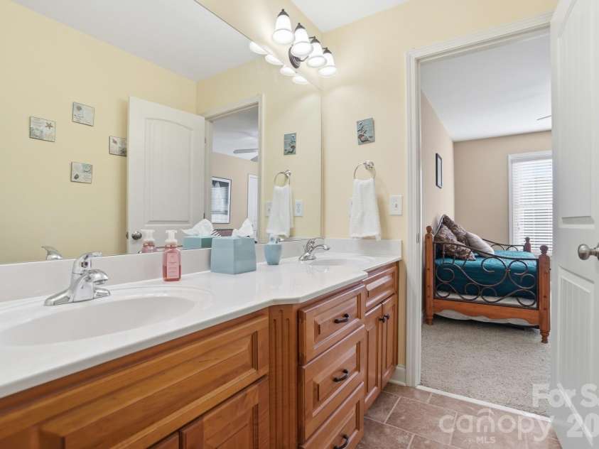 123 Coral Rutledge Drive, Mount Holly, NC 28120.  MLS# CAR4373037, YatesRealty ID 18047. 