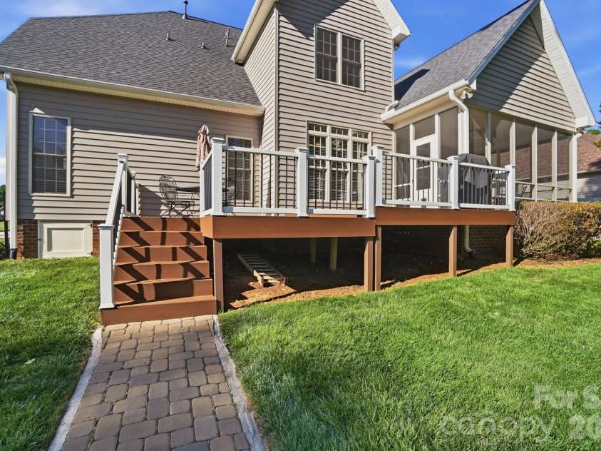123 Coral Rutledge Drive, Mount Holly, NC 28120.  MLS# CAR4373037, YatesRealty ID 18047. 
