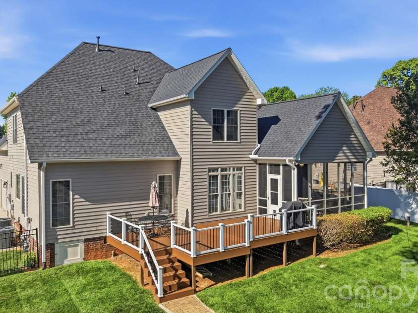 123 Coral Rutledge Drive, Mount Holly, NC 28120.  MLS# CAR4373037, YatesRealty ID 18047. 