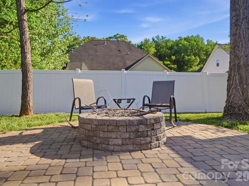 123 Coral Rutledge Drive, Mount Holly, NC 28120.  MLS# CAR4373037, YatesRealty ID 18047. 
