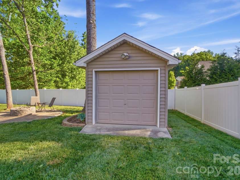 123 Coral Rutledge Drive, Mount Holly, NC 28120.  MLS# CAR4373037, YatesRealty ID 18047. 
