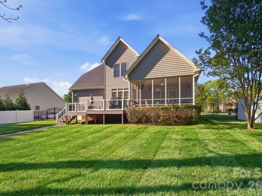 123 Coral Rutledge Drive, Mount Holly, NC 28120.  MLS# CAR4373037, YatesRealty ID 18047. 