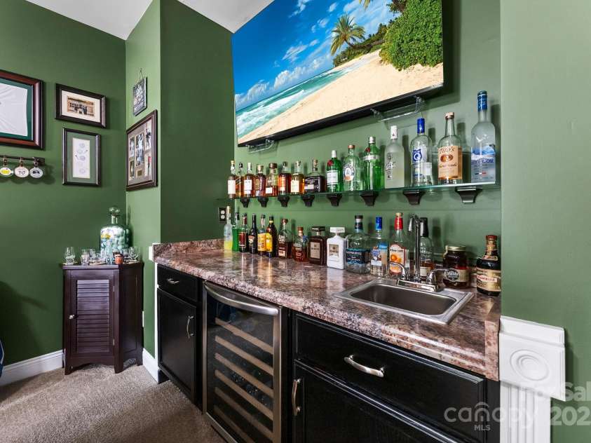 708 Ardent Trail, Belmont, NC 28012.  MLS# CAR4267036, YatesRealty ID 18047. Built in wet-bar