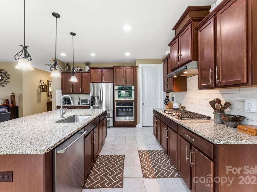 708 Ardent Trail, Belmont, NC 28012.  MLS# CAR4267036, YatesRealty ID 18047. Gas cooktop, built-in oven and microwave