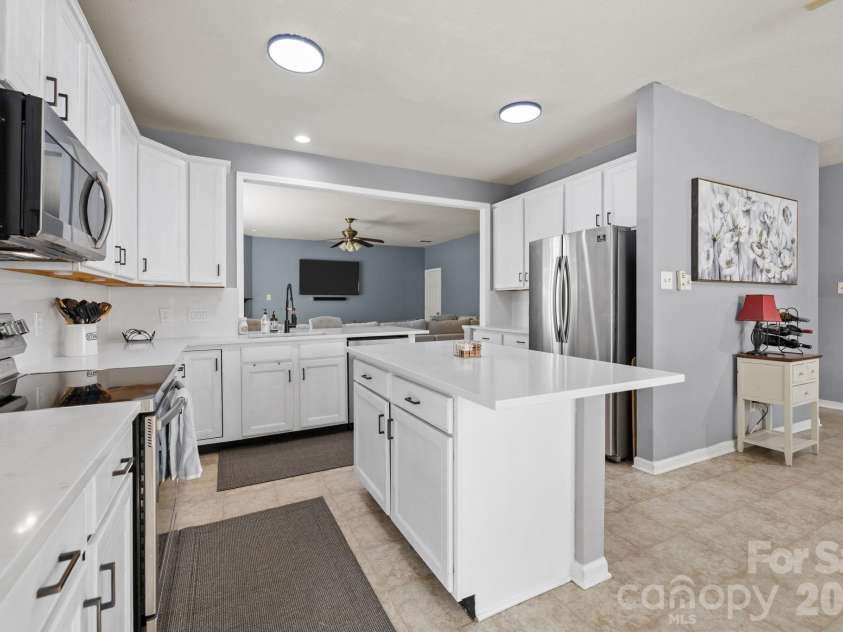 4017 Sherri Lane, Fort Mill, SC 29715.  MLS# CAR4367528, YatesRealty ID 18048. Convenient Kitchen Island