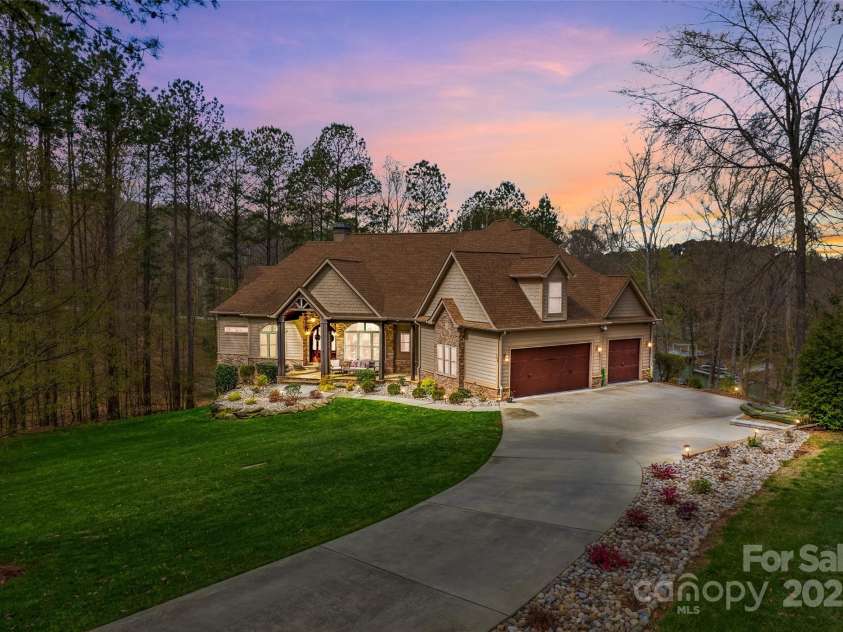 135 Frostcliff Lane, Mooresville, NC 28117.  MLS# CAR4240734, YatesRealty ID 18049. 