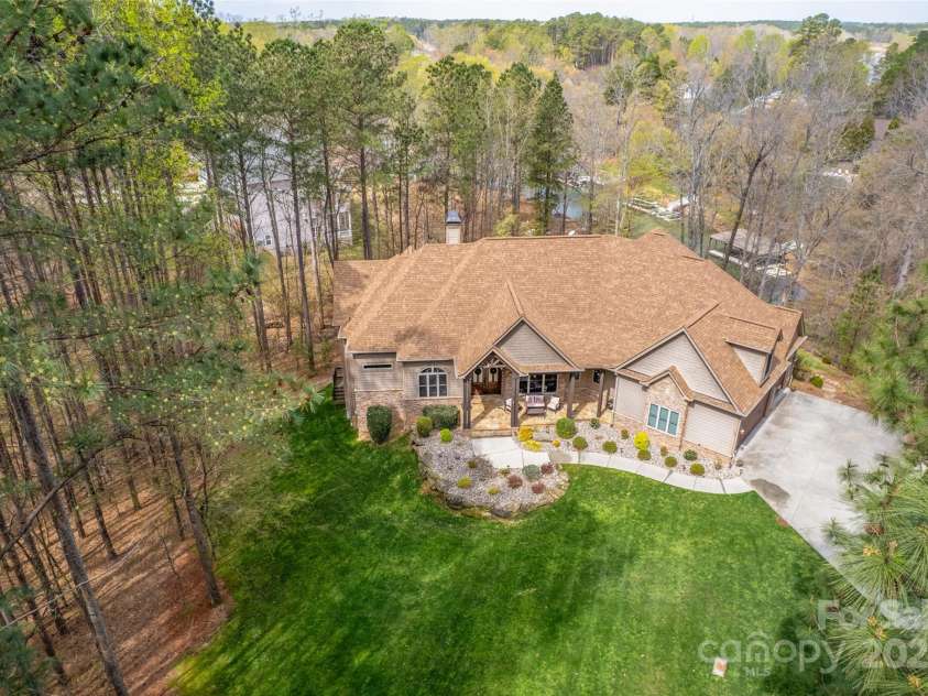 135 Frostcliff Lane, Mooresville, NC 28117.  MLS# CAR4240734, YatesRealty ID 18049. 