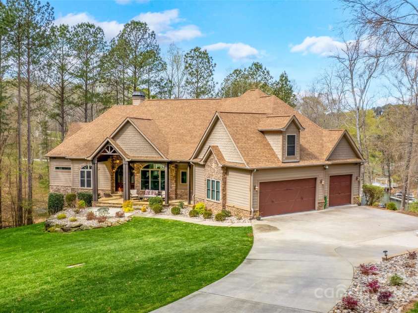135 Frostcliff Lane, Mooresville, NC 28117.  MLS# CAR4240734, YatesRealty ID 18049. 