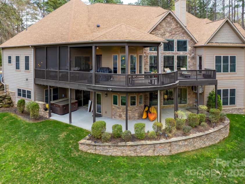 135 Frostcliff Lane, Mooresville, NC 28117.  MLS# CAR4240734, YatesRealty ID 18049. 